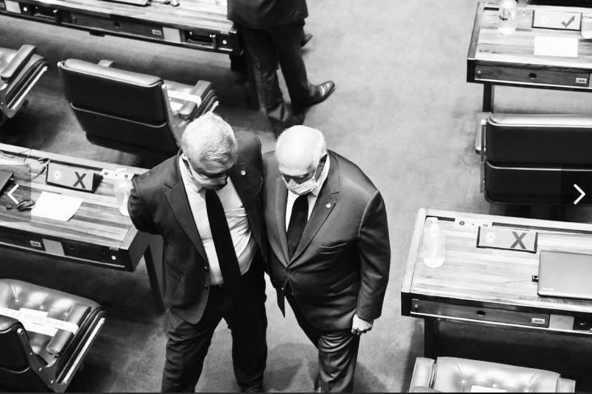 Senador Lasier Martins recebe alta após tratamento da Covid-19 e lamenta a morte de amigo pela doença