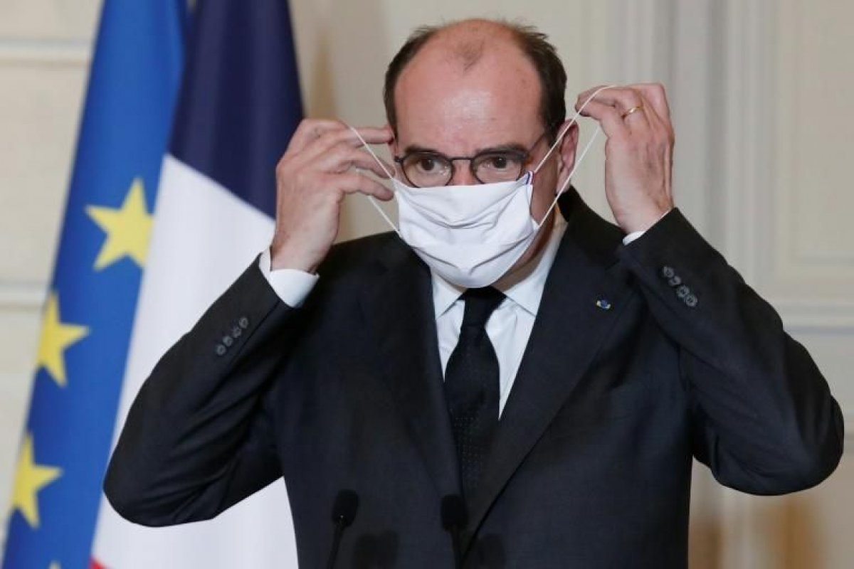 França decreta lockdown de um mês para 21 milhões de habitantes