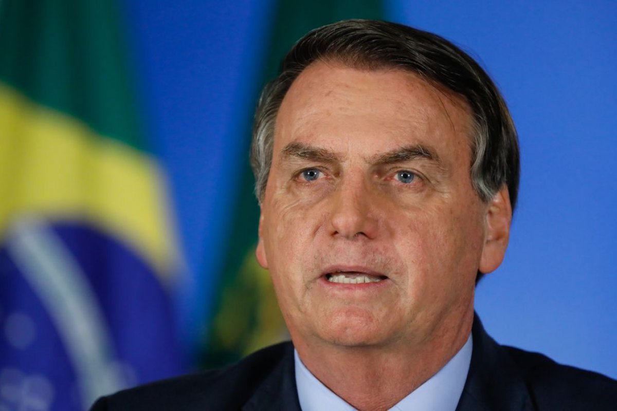 Covid-19: "A população ainda está um pouco dividida", diz Bolsonaro sobre medidas de isolamento social