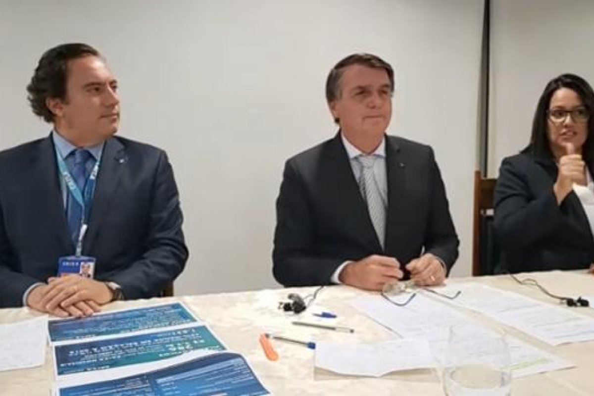 Bolsonaro entra com ação no STF contra toque de recolher em três estados