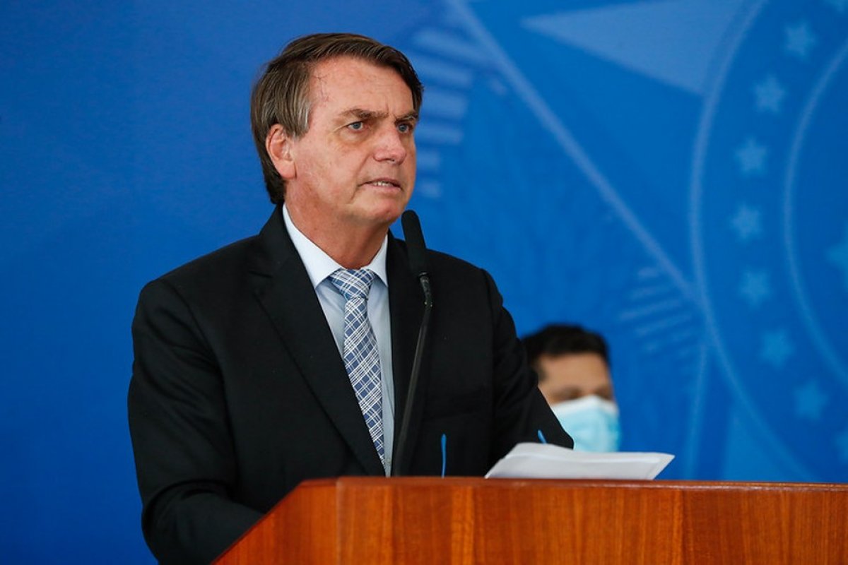 Bolsonaro aciona STF para derrubar decretos do DF, BA e RS que adotaram restrições contra Covid