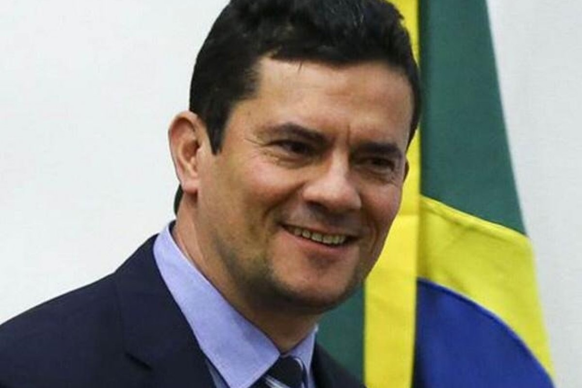 Ministro da Justiça afirma que Polícia Federal vai investigar grupos que planejaram incêndios