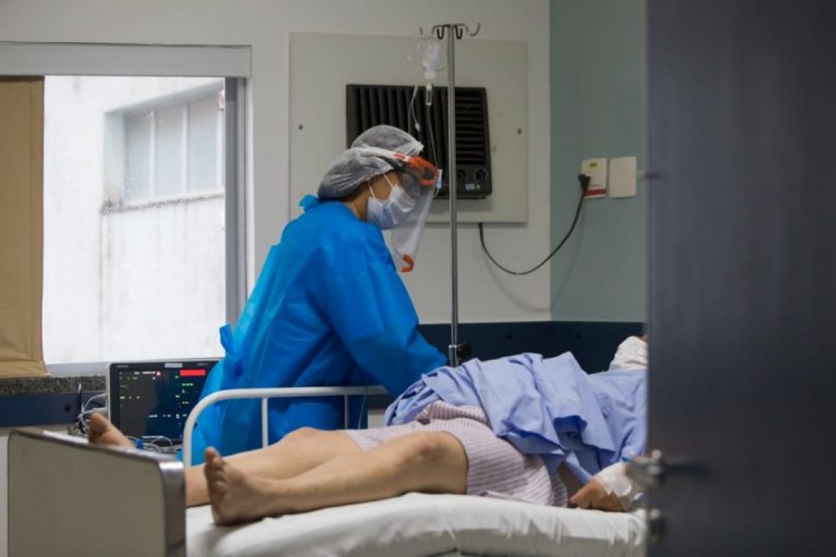 Anvisa anuncia medidas para evitar desabastecimento de remédios para intubação