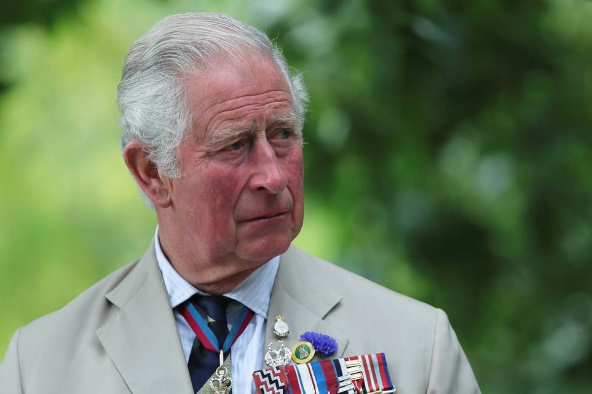 Príncipe Charles está 'profundamente decepcionado' com Meghan e Harry pelas alegações de racismo