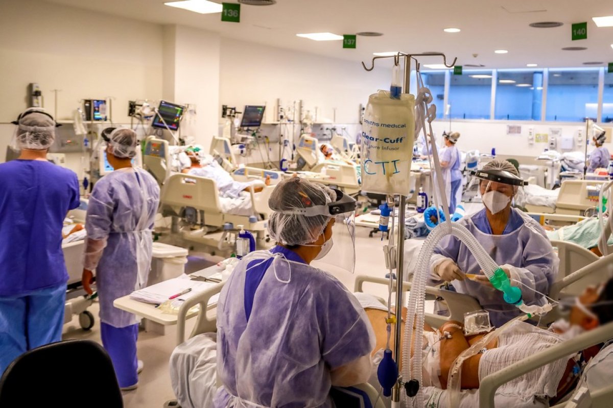 Pesquisa aponta que 80% dos intubados por Covid-19 morreram no Brasil em 2020