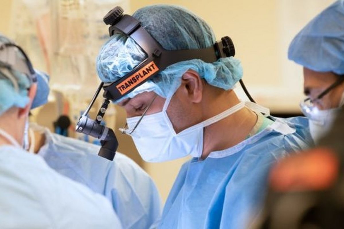 Hospital nos EUA realiza primeiro transplante de pulmão para paciente com covid-19