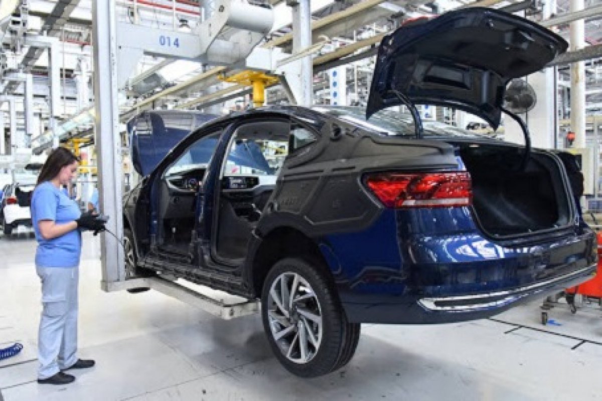 Volkswagen vai suspender produção de veículos no Brasil por causa do avanço da pandemia