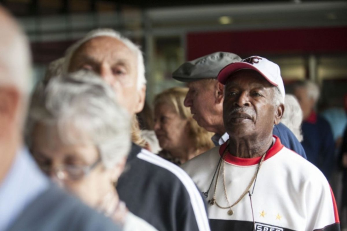 Caixa da início ao pagamento do PIS para cotistas a partir de 60 anos 