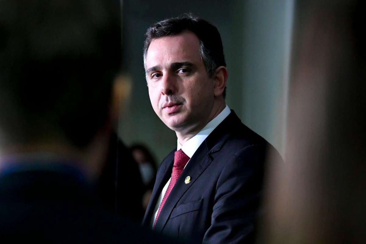 Senador Rodrigo Pacheco pede "socorro" aos EUA para combater a Covid-19