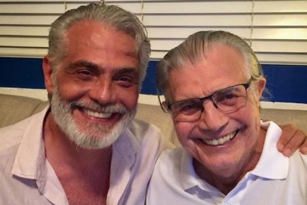 Tarcísio Meira e Tarcísio Filho posam juntos e semelhança agita a web