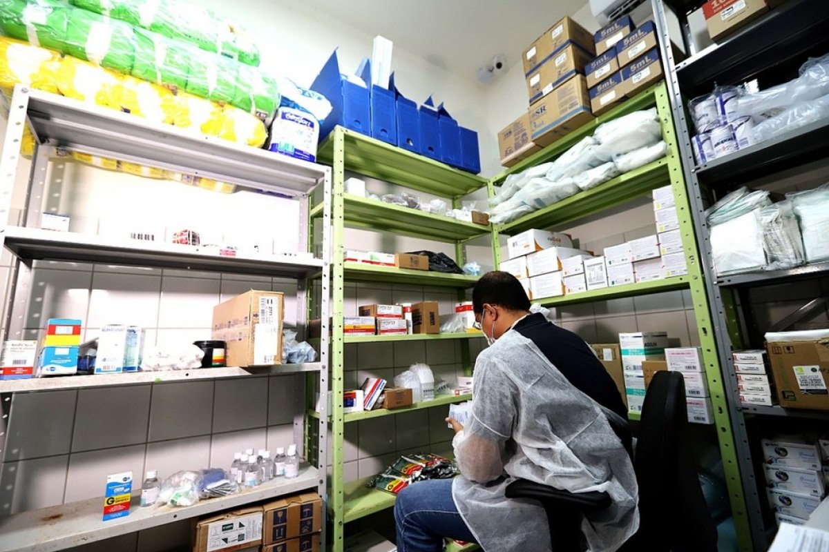 Ministério da Saúde cancelou compra de parte do 'kit intubação', afirma Conselho