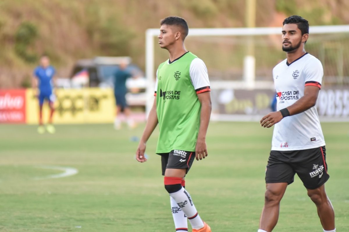 Paulo Carneiro anuncia renovação de Gabriel Santiago com o Vitória