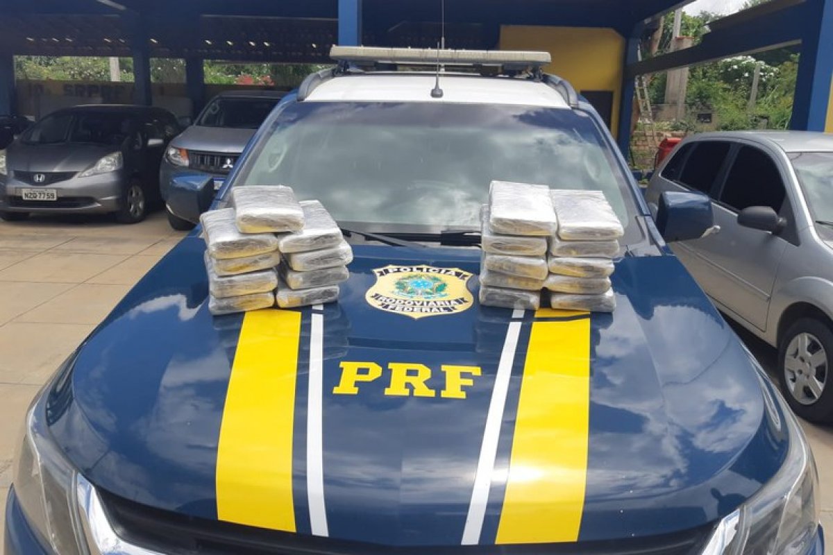 PRF prende dois homens e apreende mais 20kg de maconha em Feira de Santana