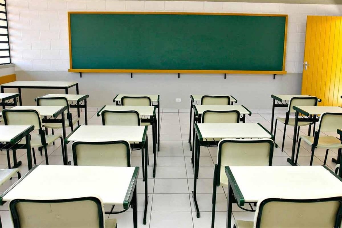 Cresce número de escolas públicas sem banheiro