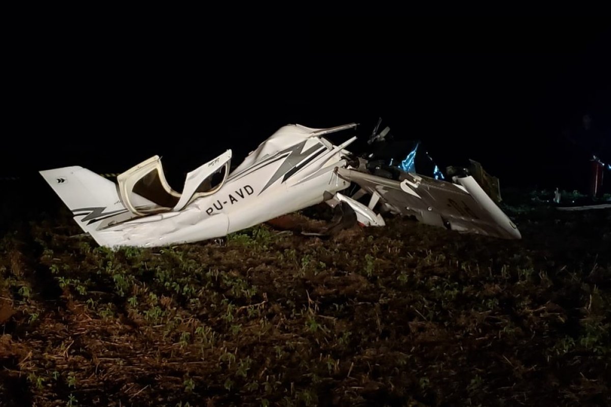Dois homens morreram após avião cair, em Cascavel