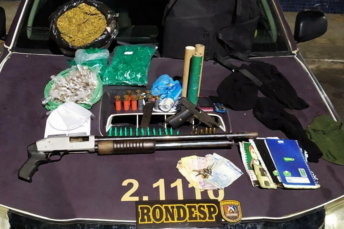 Rondesp encontra explosivos, armas e drogas em Salvador