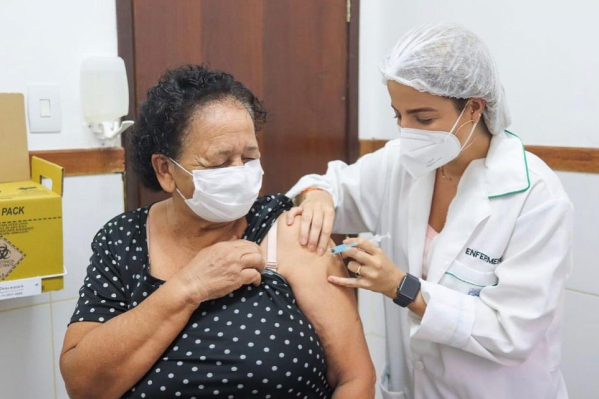 Vacinação contra Covid-19 para idosos com idade a partir dos 70 anos será iniciada nesta segunda em Mata de São João