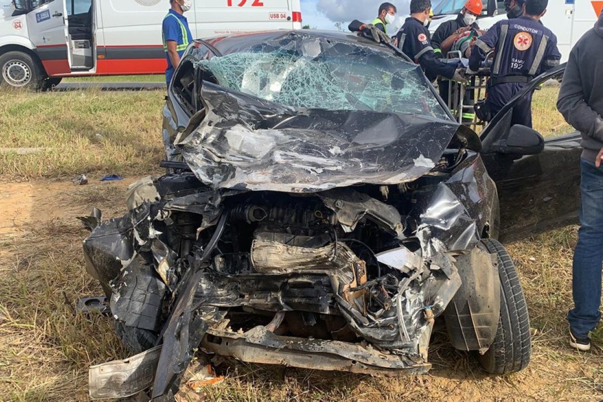 Motorista alcoolizado fica ferido após acidente de carro em Vitória da Conquista