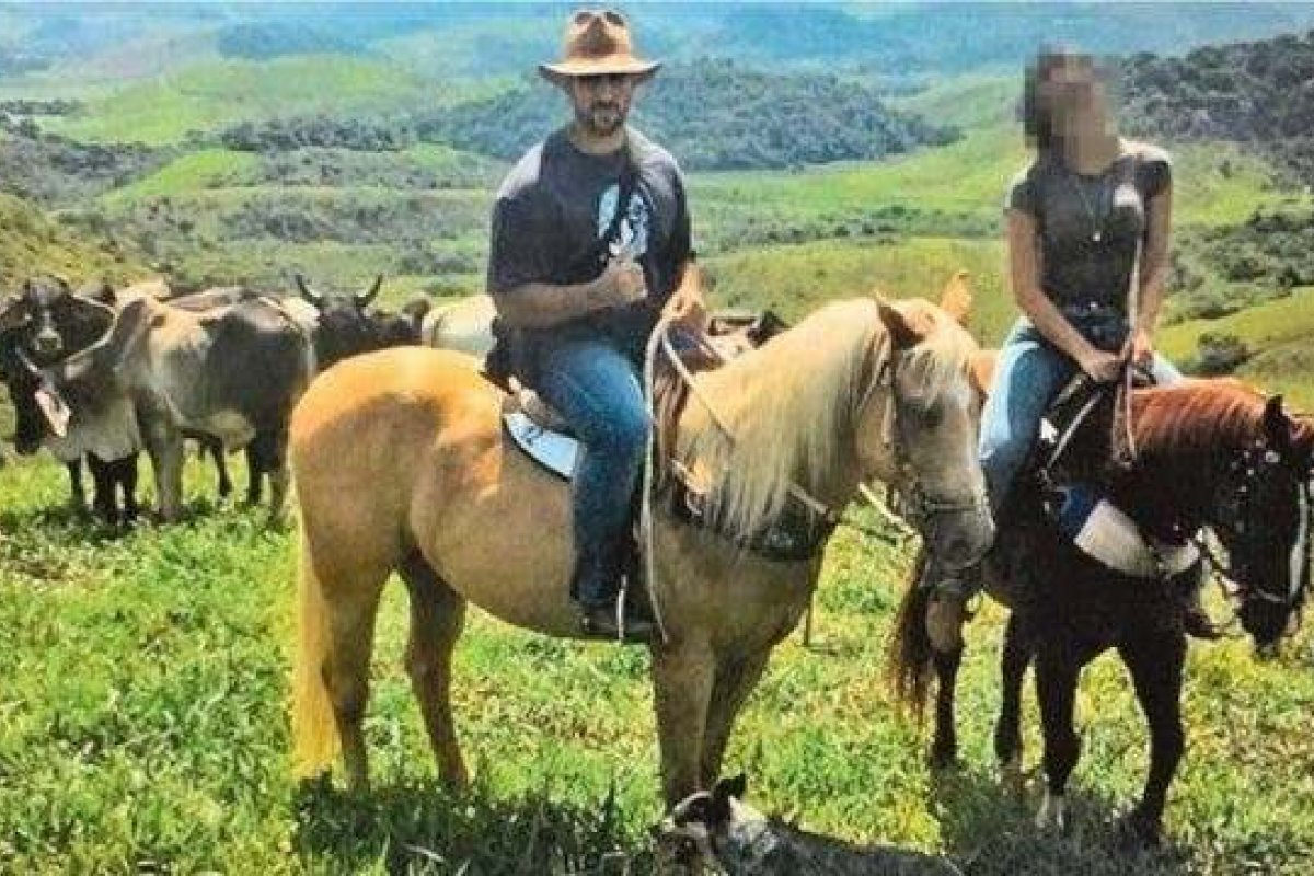 MPRJ tenta prender viúva de Adriano da Nóbrega em operação contra lavagem de dinheiro