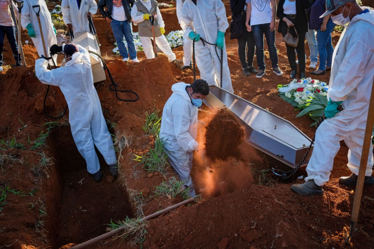 Brasil registra a semana mais letal da pandemia, com alta de 23% nas mortes por Covid-19