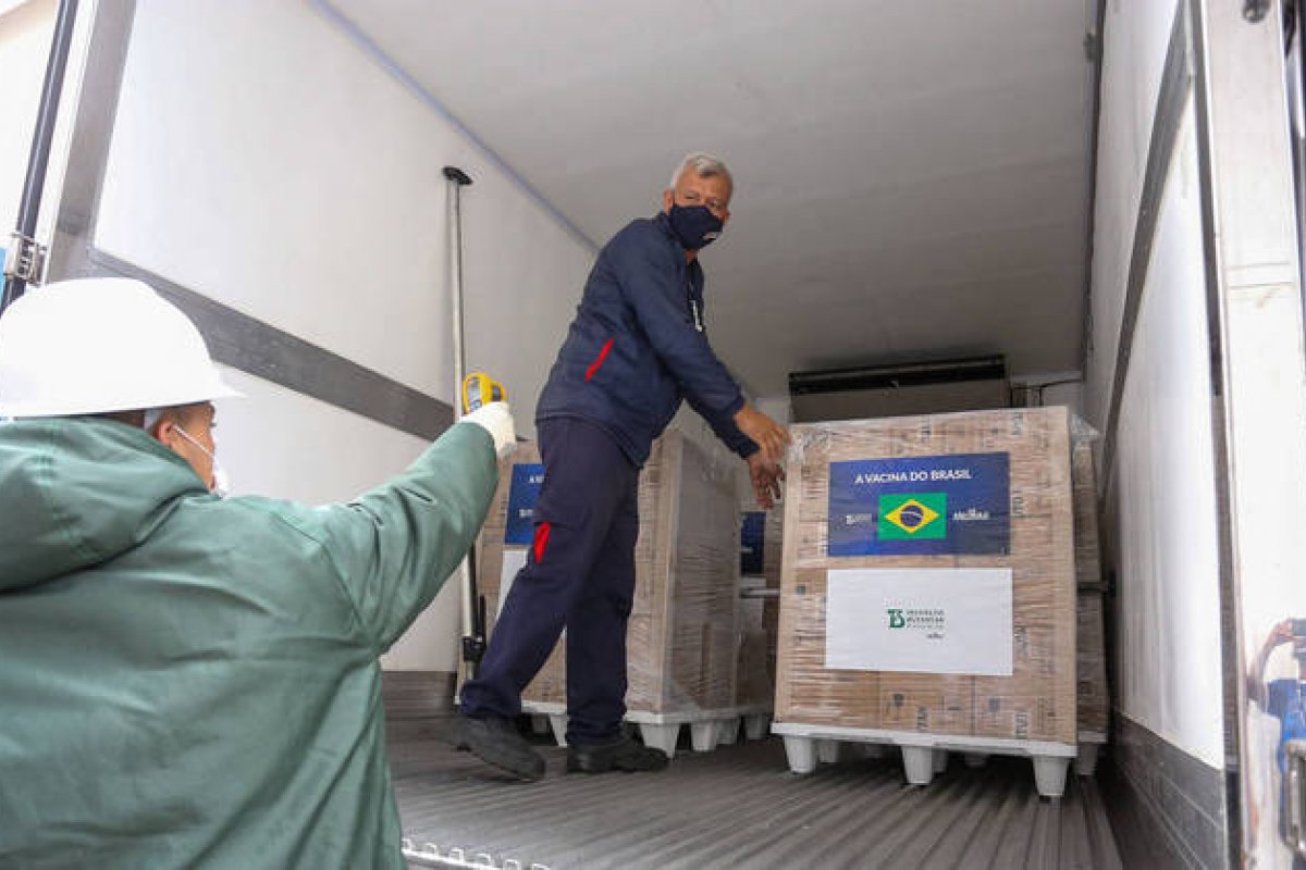 Butantan libera novo lote de vacinas contra a Covid-19 para Ministério da Saúde