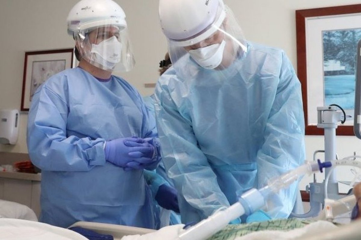 Sob o risco de falta do 'kit intubação', governo se reúne com fabricantes de medicamentos 