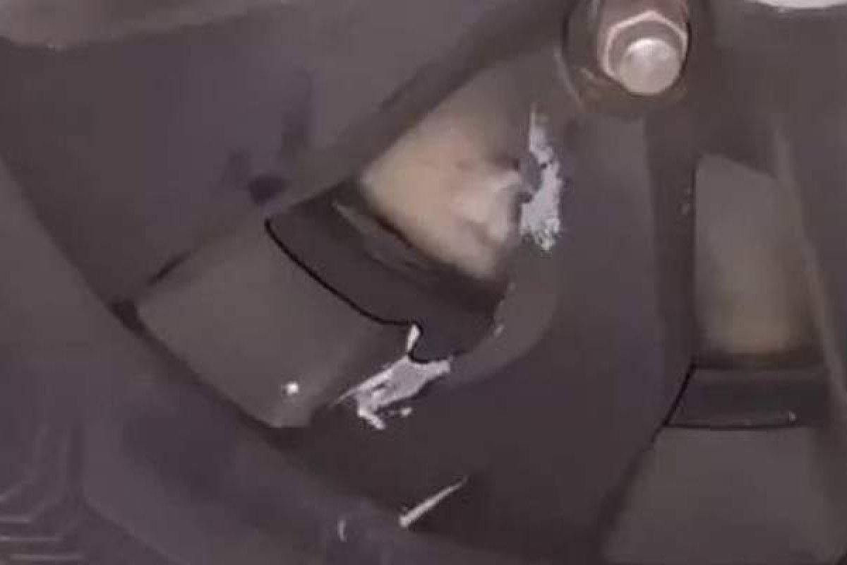 Carro de volante do Bahia é atingido por tiros durante tentativa de assalto em Camaçari