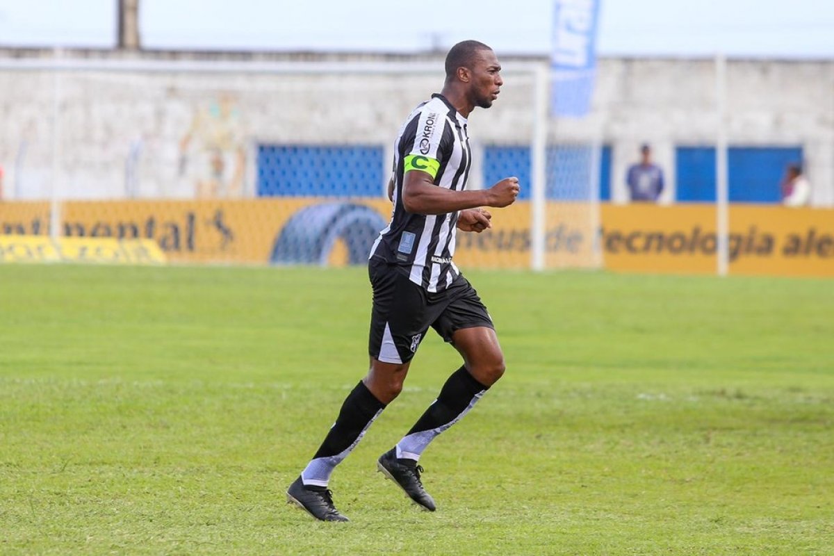 Bahia finaliza preparação com o ex-zagueiro da Chapecoense como reforço
