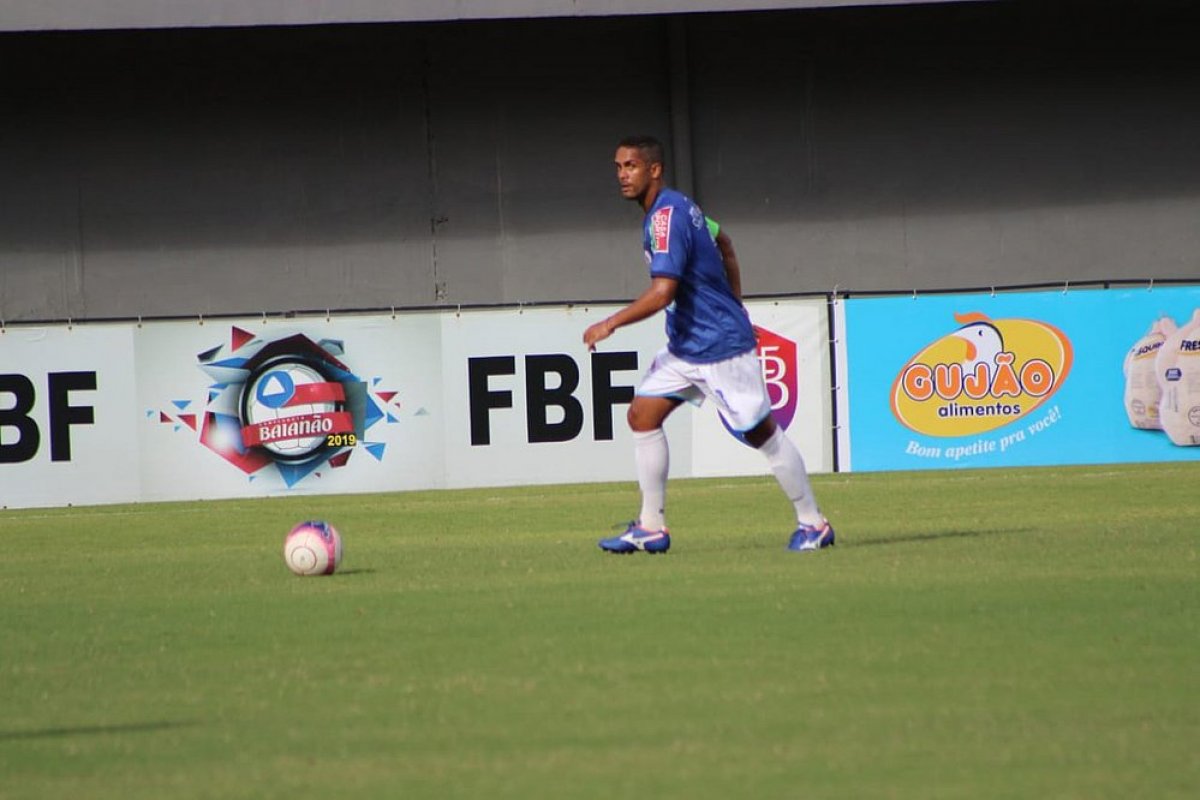 Ex-zagueiro do Galícia é morto à tiros em Salvador