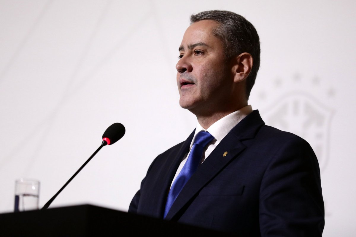 Vídeo: “Parar o futebol? a Globo não quer, ninguém quer", diz presidente da CBF em reunião