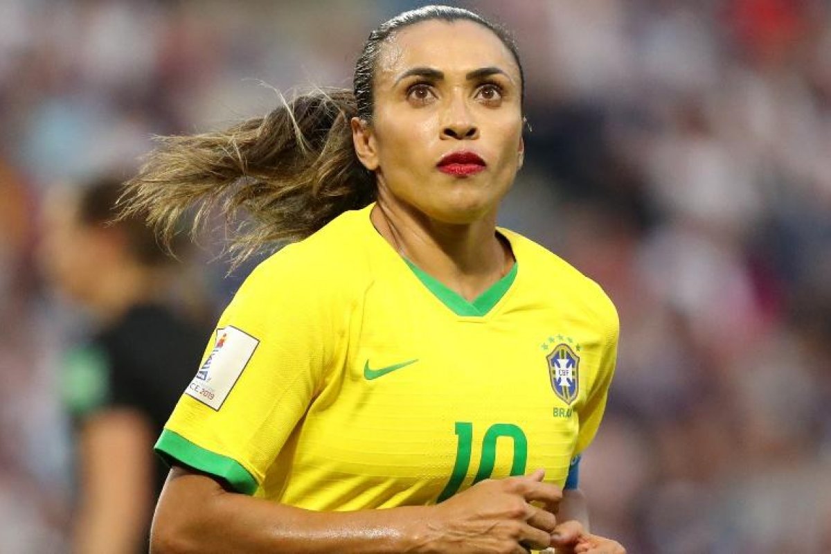 Marta é cortada da Seleção Brasileira após lesão