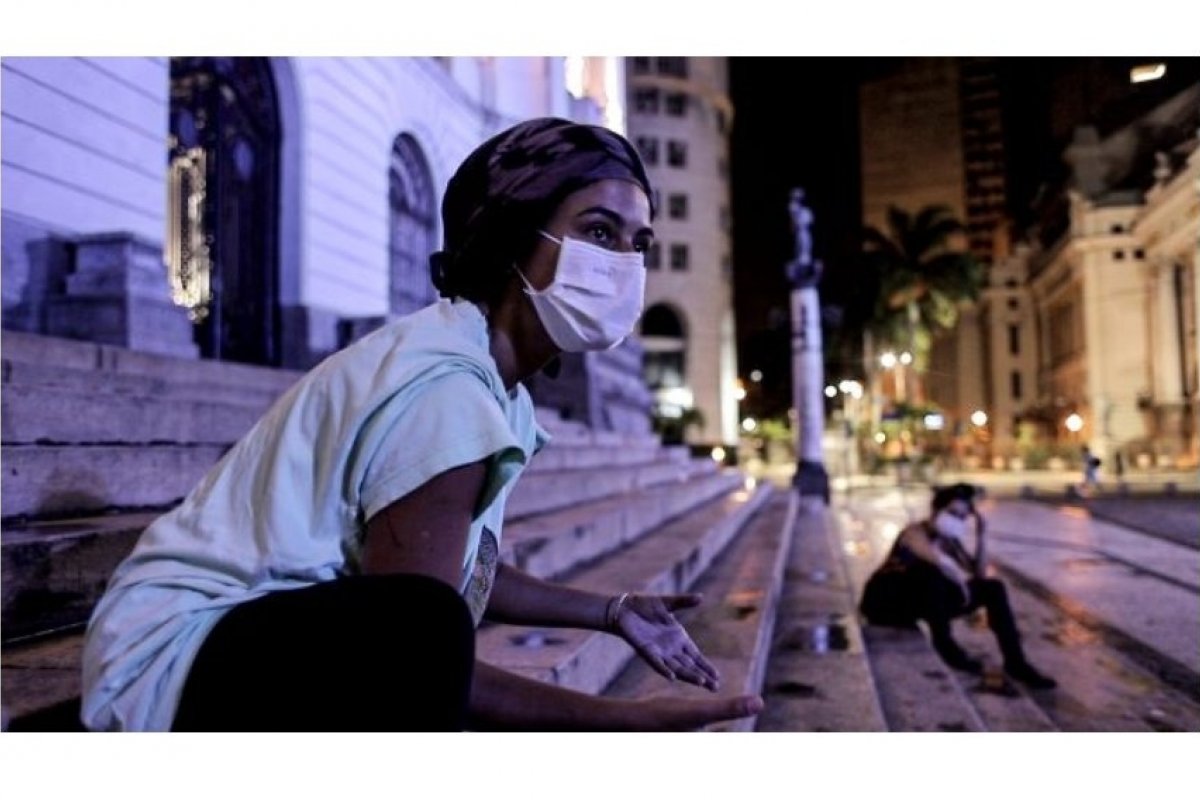 Documentário mostra como artistas de rua responderam a momentos chave da história recente: a polarização das eleições de 2018 e a atual pandemia de covid-19