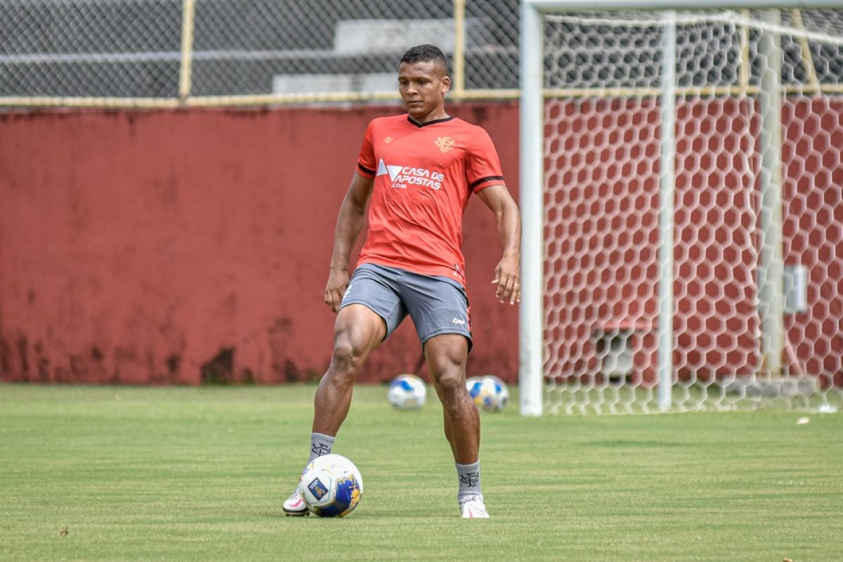 Em duelo valendo liderança dos Grupos, Vitória e CRB se enfrentam no Barradão