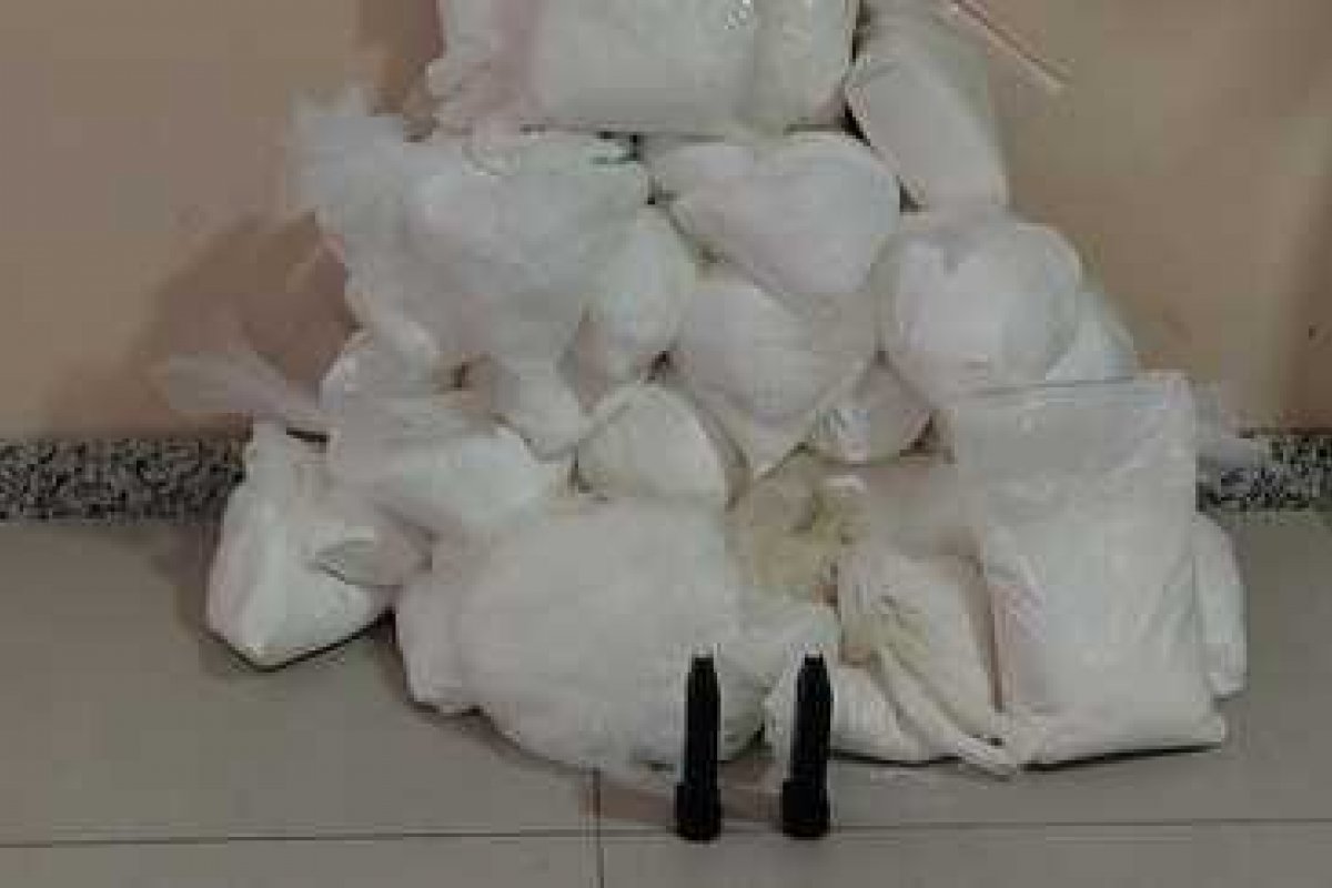 Operação Nero localiza 31 kg de cocaína dentro de tonel