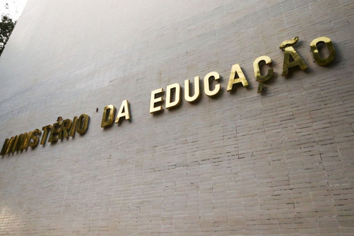 MEC estuda criação nova prova para medir alfabetização de alunos do ensino fundamental