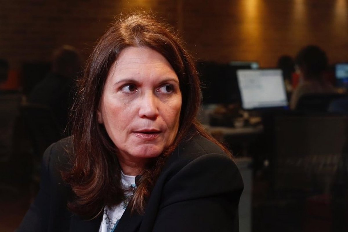 Bia Kicis é condenada a pagar indenização a Jean Wyllys por conta de fake news