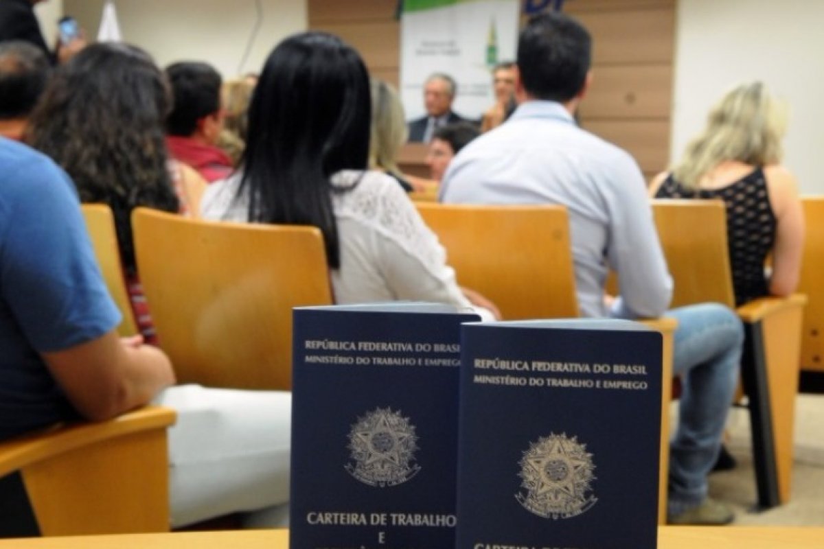 Confira as vagas de emprego ofertadas para terça-feira (27), em Salvador