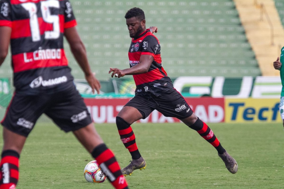 Rafael Carioca vai rescindir contrato com o Vitória para acertar com o Botafogo