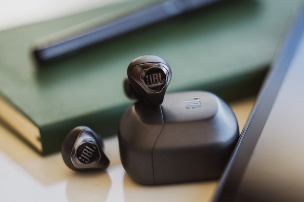 JBL lança fone com bateria que dura até 32 horas sem carregar