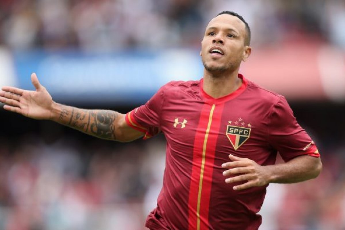 Ex- atacante do São Paulo é internado após testar positivo para Covid-19