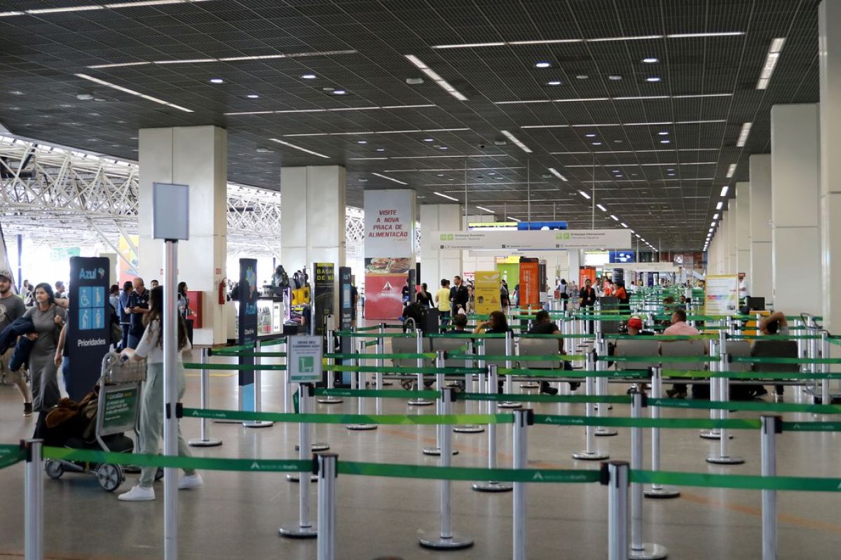 Anvisa pede que aeroportos adotem medidas restritivas determinadas por governos locais