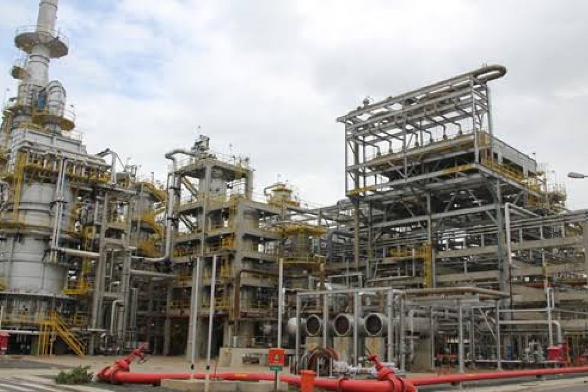 Petrobras assina contrato para venda da refinaria RLAM