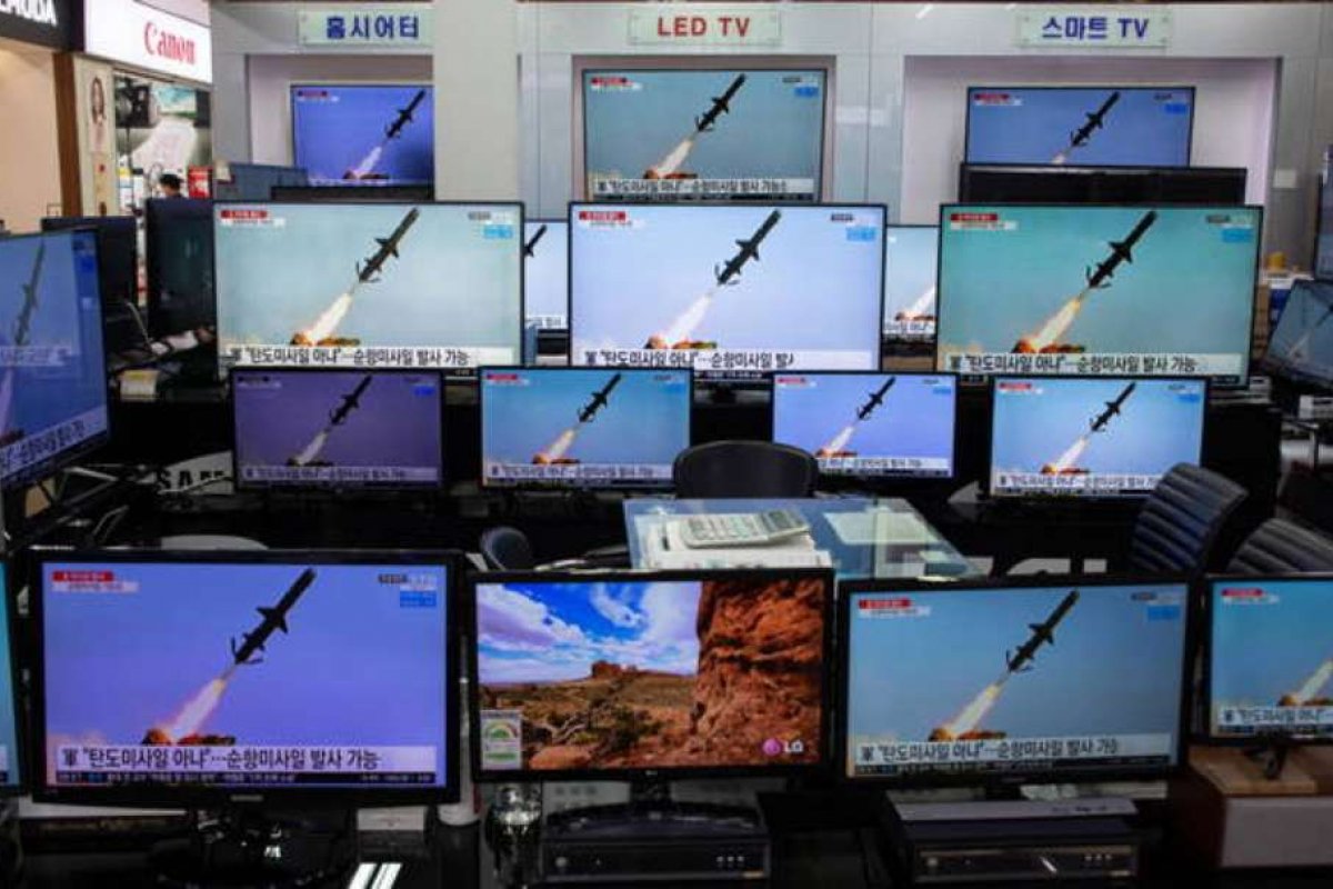 Coreia do Norte dispara mísseis balísticos no Mar do Japão