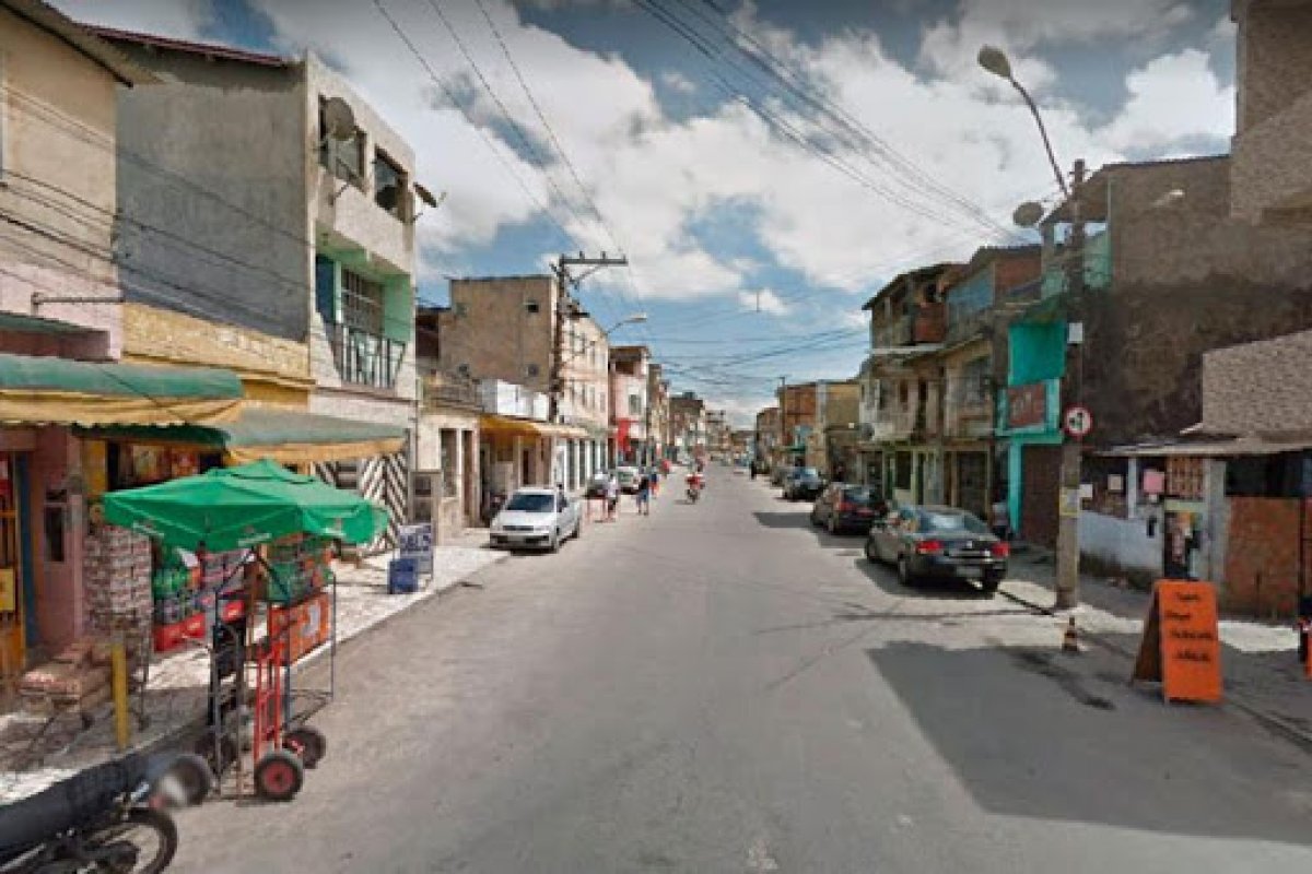 Jovem de 18 anos é baleado durante passeio com a namorada em Salvador