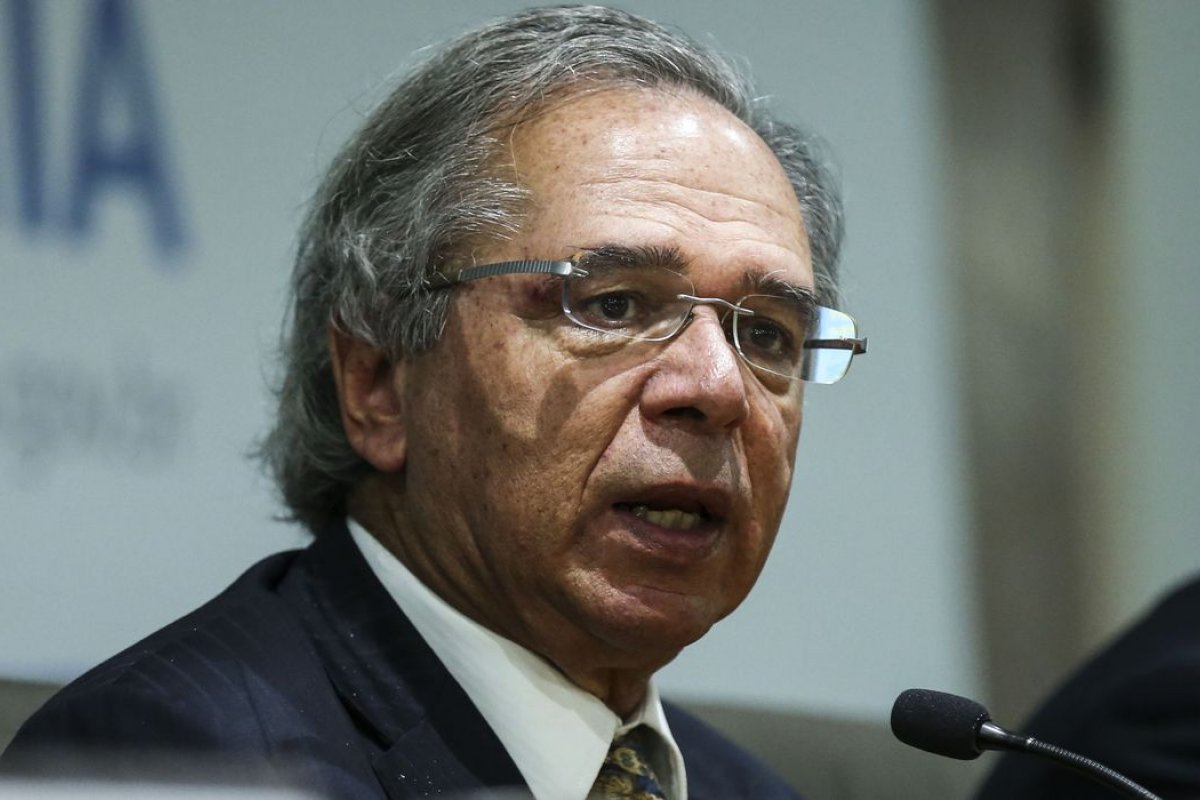 Guedes diz que governo deve antecipar benefícios de aposentados