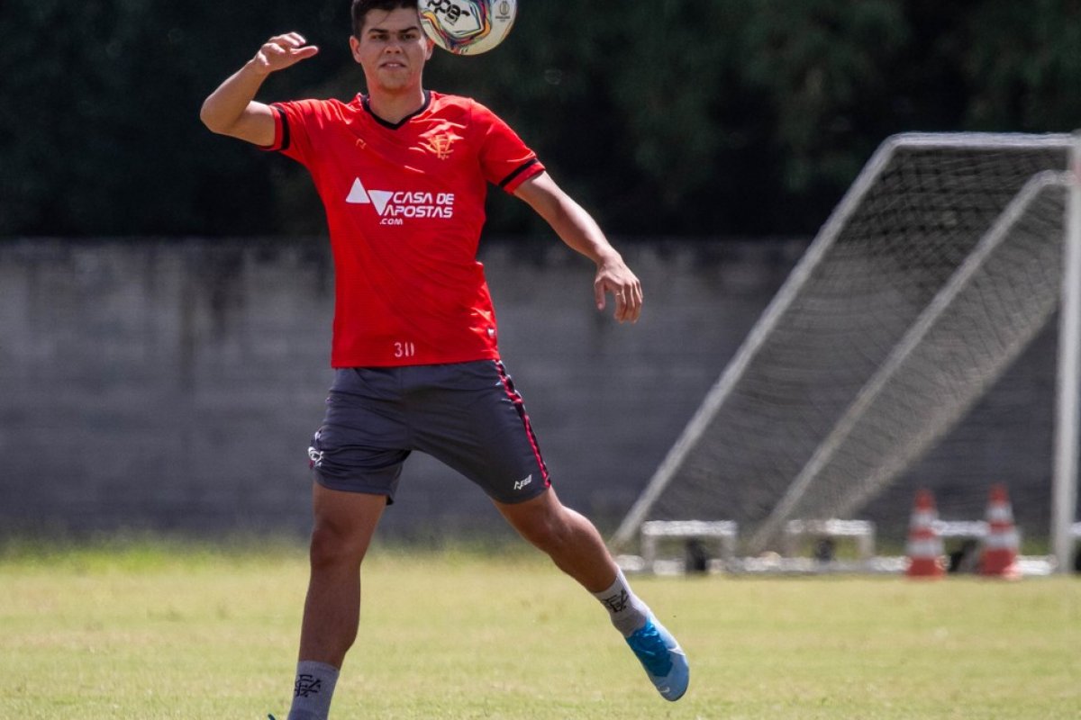 Leocovick rescinde contrato com o Vitória