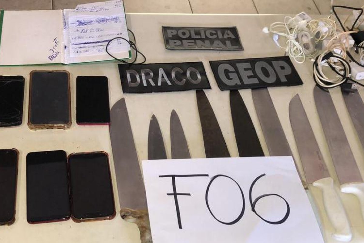 Operação no presídio da Mata Escura apreende drogas, facas e celulares