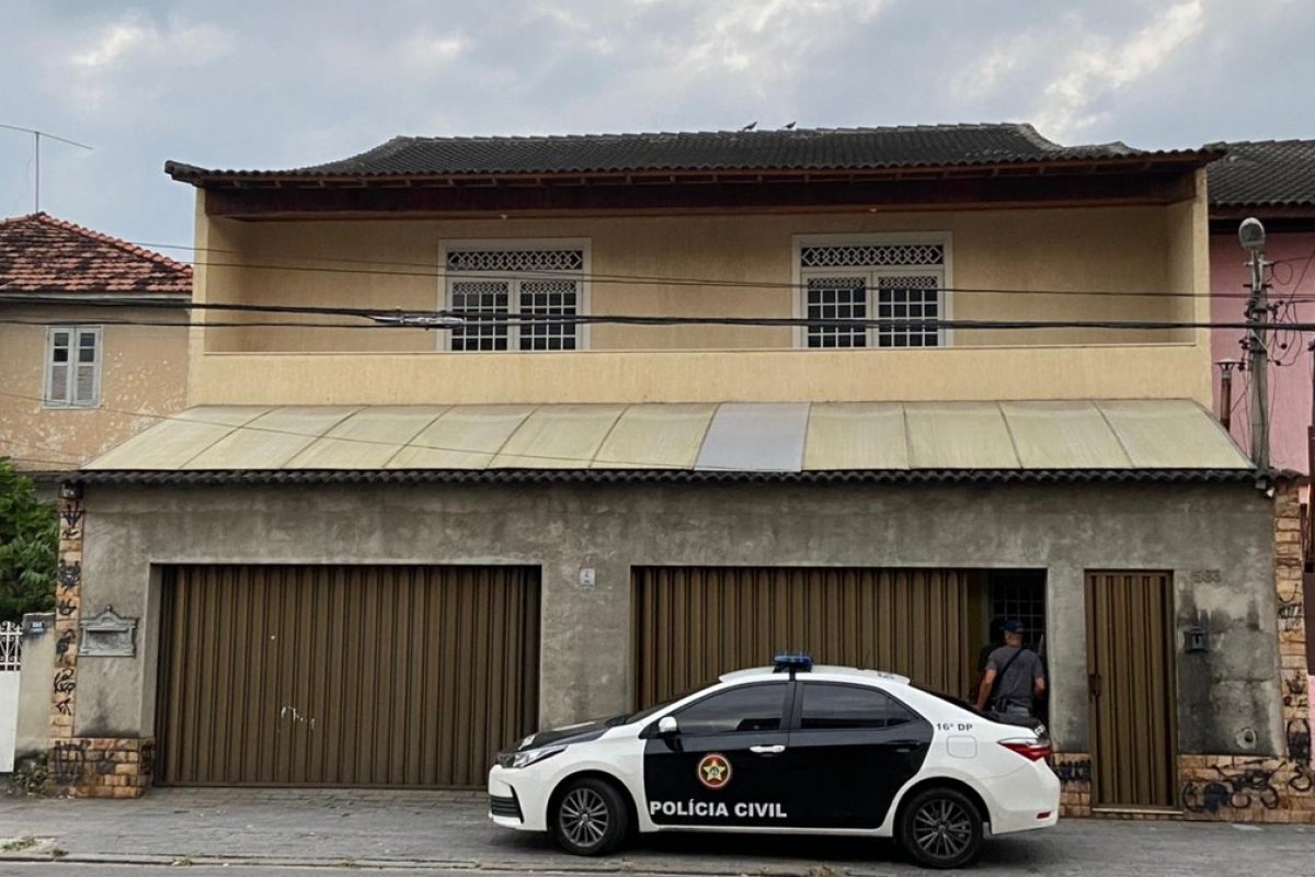 Polícia cumpre mandados de busca na casa dos pais e padrasto de Henry Borel