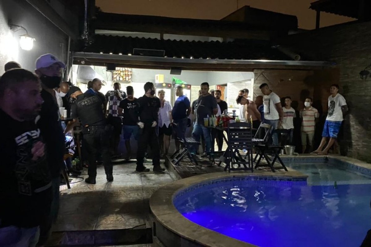 Polícia interrompe balada clandestina com 70 pessoas na Zona Norte de São Paulo