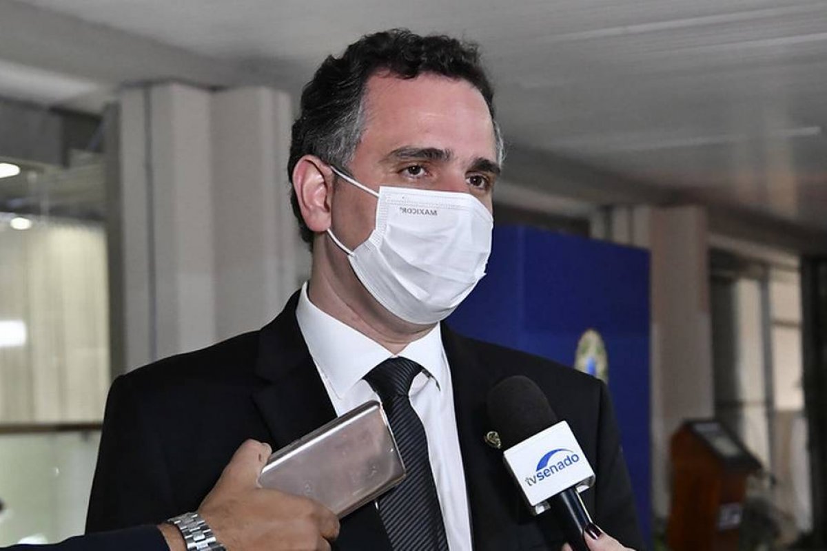 Pacheco debate com governadores a imposição de meta de vacinação diária no país